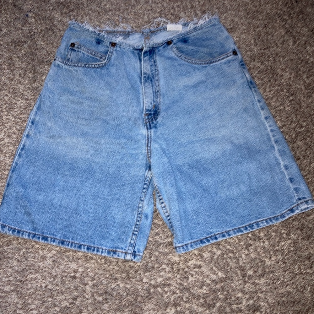 Orange tab Levi’s shorts - Picture 3 of 10